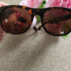 😎😎😎 DIFF SUNGLASSES